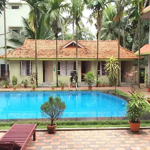 https://ideal-ayurvedic-resort-and-new-ideal-panchakarma-centre.kerala-hotels.net